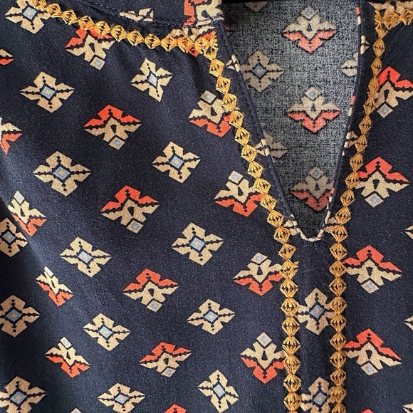 J JILL | NWOT NAVY BLUE COLLARLESS PLEATED TOP GOLD TRIM DETAIL SPLIT NECK SMALL - Picture 5 of 11